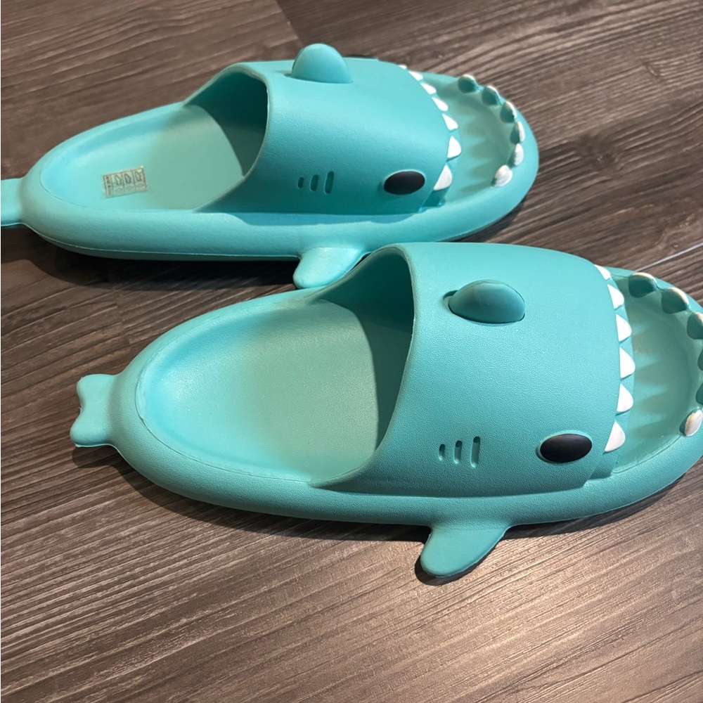 Shark Design Aqua Blue Slides size 36-37 (4.5 in kids)